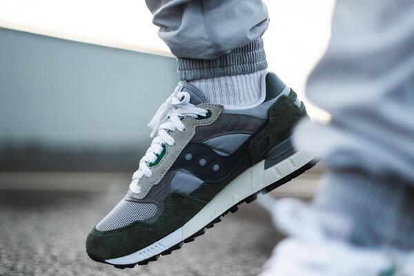 Saucony shadow 5000 outlet vintage trainers in grey